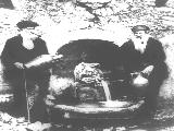 fontana ( leone  nel 1900 circa) con personaggi dell'epoca